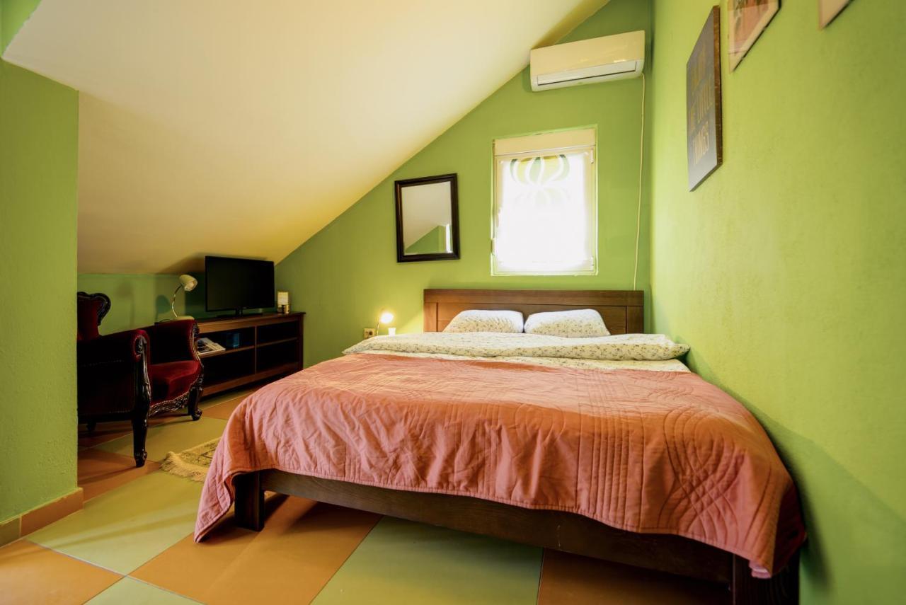 Q Podgorica Beds,Rooms And More Экстерьер фото
