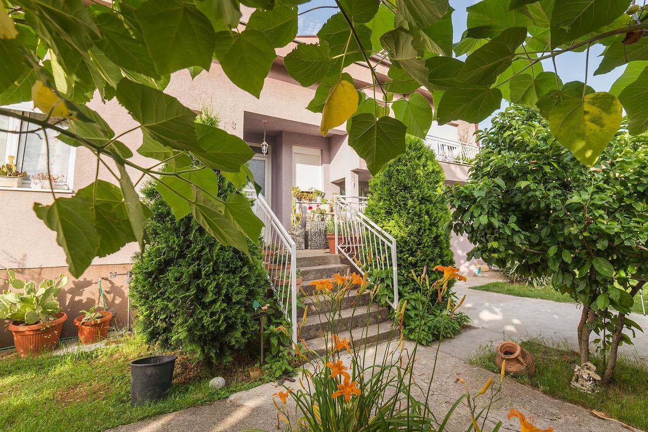 Q Podgorica Beds,Rooms And More Экстерьер фото